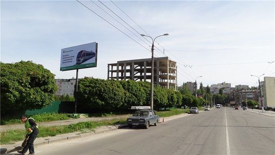 Фото рекламной плоскости по адресу Свободы (мост)