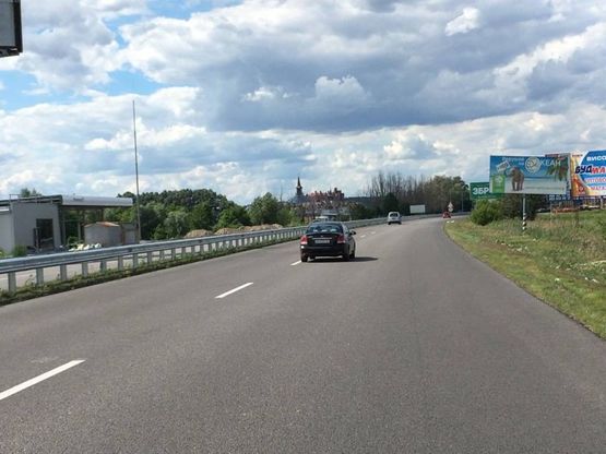 Фото рекламной плоскости по адресу Дніпровське шосе, км 24+600 лево, возле с.Ходосеевка, 600 м до Мегамаркета, ресторан, АЗС НК "Альянс", АЗС "БРСМ"
