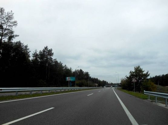 Фото рекламной плоскости по адресу Новообухівська траса, км 35+120 право, перед ж/д станция, напротив кот. Городок "Грин Вуд", за поворотом на с. Новые Безрадичи