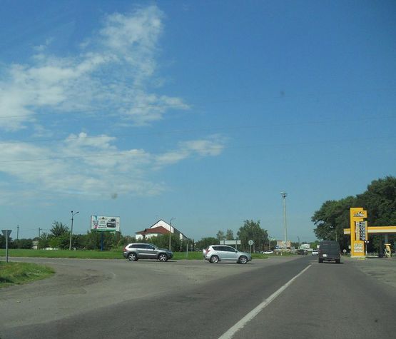 Фото рекламной плоскости по адресу Черкаська траса, КПП ДАЇ м. Переяслав-Хмельницький, в'їзд в місто, Н-08 км 43+900 кільце, ресторан "Хуторець", АЗС "БРСМ"