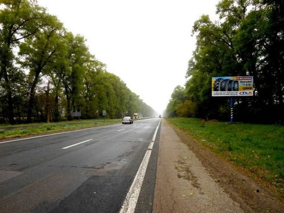 Фото рекламной плоскости по адресу Чернігівська траса, М-01, км 50+550 ліво, за поворотом на с. Рудня, за зупинкою "Бобрик"
