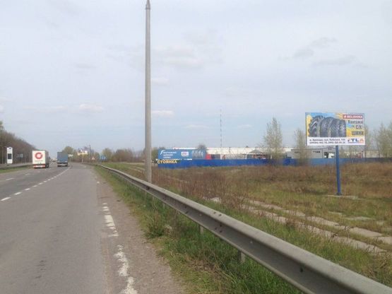 Фото рекламной плоскости по адресу об'їзд м. Бровари, траса М-01, км 34+500 право, с.Калинівка, термінал Raben,  "Флагман СіФуд", "Транс Логістік"