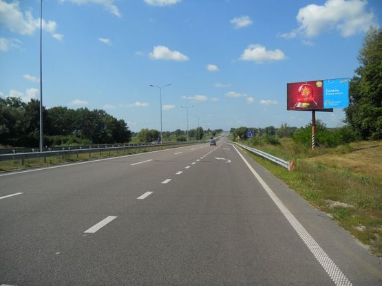 Фото рекламной плоскости по адресу Харьковская трасса, км 103+000 лево,  г.Яготин
