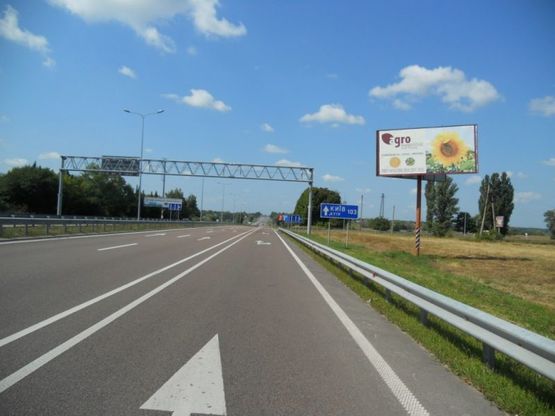 Фото рекламной плоскости по адресу Харьковская трасса, км 103+200 лево,  г.Яготин