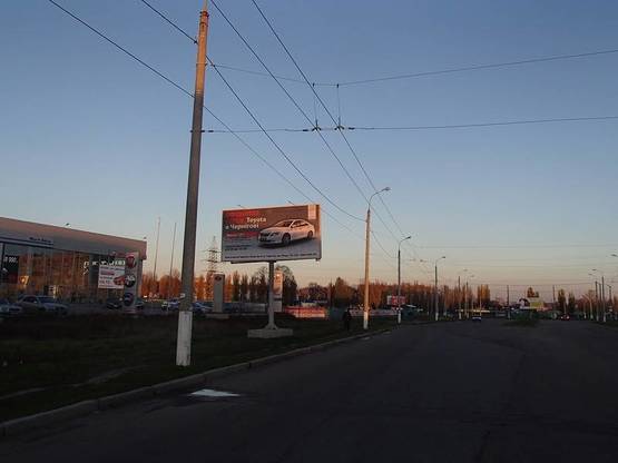 Фото рекламної площини за адресою ул. Независимости, 10 (Центр р-на Масаны, автосалон "Магр-авто")