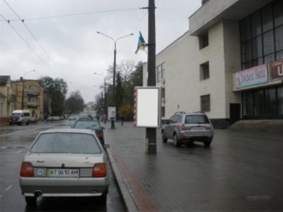 Фото рекламної площини за адресою вул.Незалежності-Бандери №2 ст А