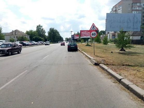 Фото рекламной плоскости по адресу вул.Гоголя, біля м-на Фуршет (виїзд в сторону Полтави)