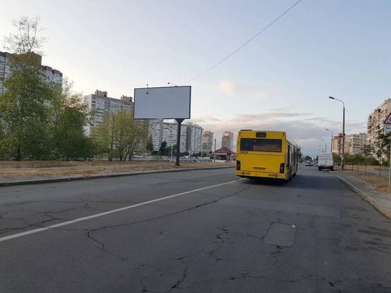 Фото рекламной плоскости по адресу ул. Оноре де Бальзака, 84 (в сторону ул. Милославская)