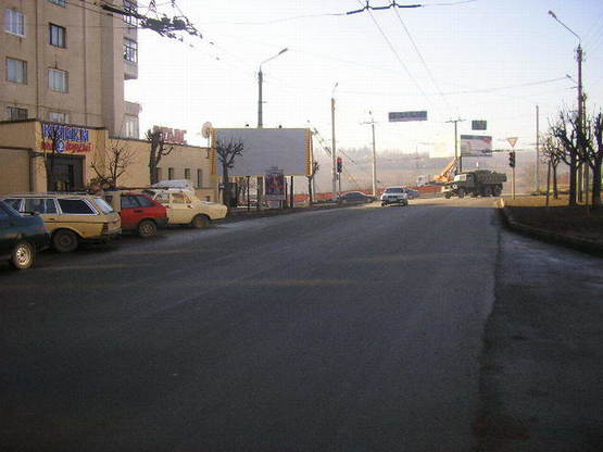 Фото рекламной плоскости по адресу вул.Комарова 33