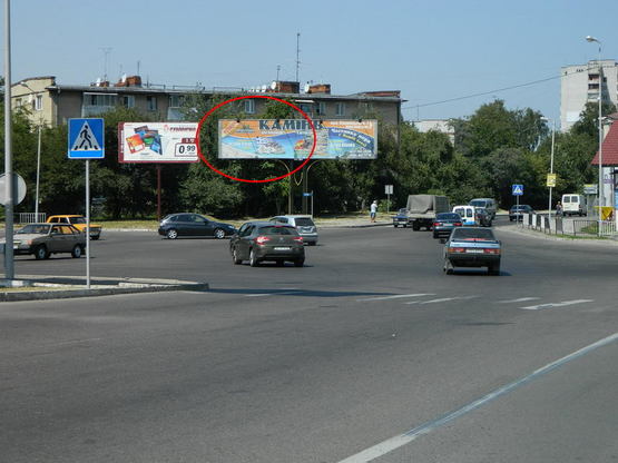 Фото рекламной плоскости по адресу Червоної Калини - вул. Угорська (лівий)