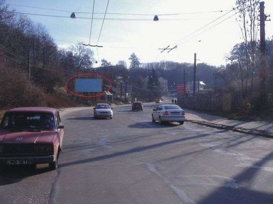 Фото рекламной плоскости по адресу вул.Стуса, нижче будинку 47 (з центру)