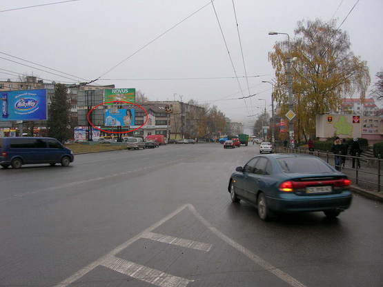Фото рекламной плоскости по адресу Перемоги #3 (до центру) нижній