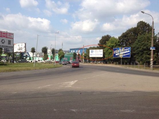 Фото рекламной плоскости по адресу Мазепи кільце ( маг КОМФІ) лівий