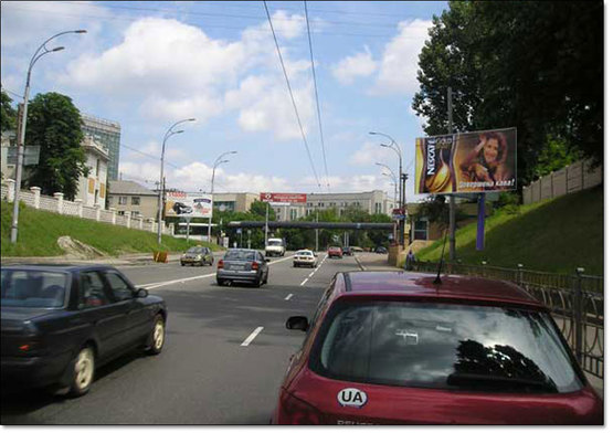 Фото рекламной плоскости по адресу ул.Федорова/ул.Боженко направление ул.Красноармейской (магазин)