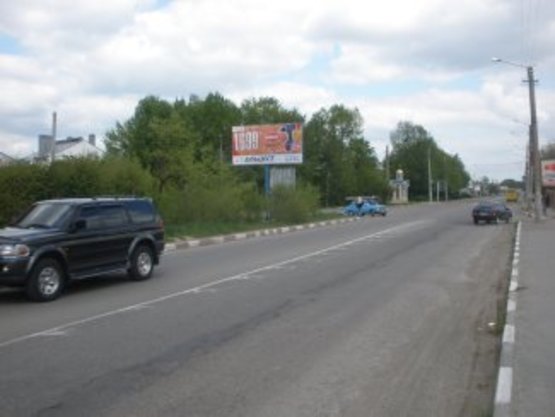 Фото рекламной плоскости по адресу Коновальця ( перед мостом)     автосалони           в центр