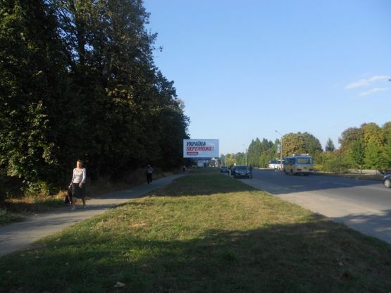 Фото рекламної площини за адресою вул.Київська, 25м, навпроти готеля Софіївский, кінець парковки, сторона Б