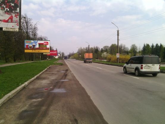 Фото рекламной плоскости по адресу вул.Київська, 25г, початок парковки, навпроти готелю Софіївский, сторона Б