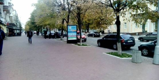 Фото рекламной плоскости по адресу ул.Соборная, район д. №8/18 (напротив входа в Европу, в сторону Горисполкома)