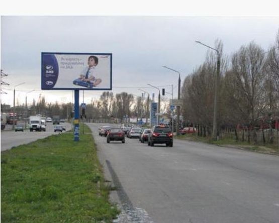 Фото рекламной плоскости по адресу Набережная - АЗС «ЗАЗ»_разделитель