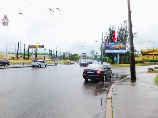 Фото рекламной плоскости по адресу Московский пр-т, возле ул.Е.Телиги, рядом клуб "Фридом", к ст.м."Дорогожичи"