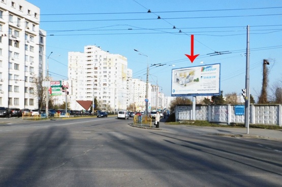 Фото рекламної площини за адресою Народного Ополчения ул., на светофоре, из аэропорта "Жуляны"