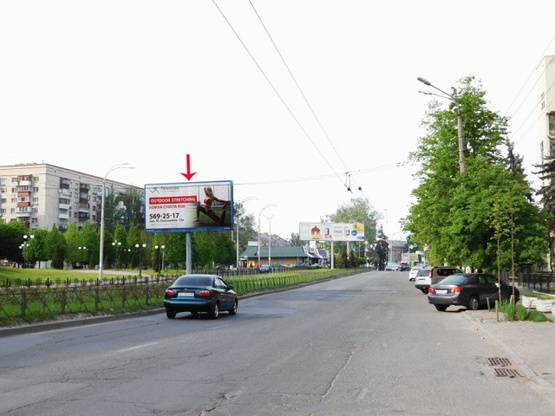 Фото рекламной плоскости по адресу Народного Ополчения ул. 5, к Севастопольской пл., на разделителе