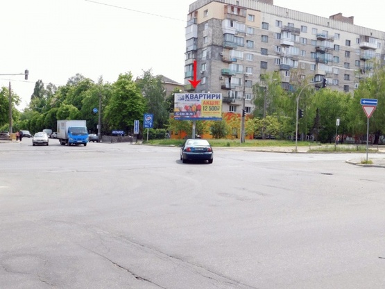 Фото рекламной плоскости по адресу Лепсе Ивана б-р, Героев Севастополя ул., из центра