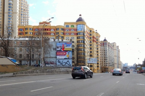 Фото рекламної площини за адресою Черновола В. ул., офис Лукойл, к пр-ту Победы, средний, в центр