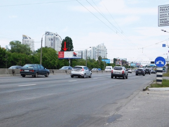 Фото рекламной плоскости по адресу Бандеры Степана пр-т, со стороны Петровки, левый, из центра