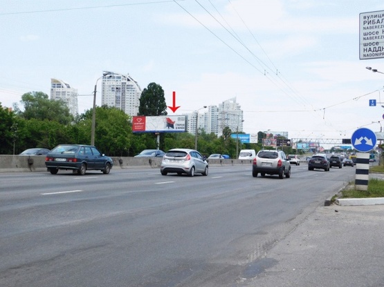 Фото рекламной плоскости по адресу Бандеры Степана пр-т, со стороны Петровки, правый, из центра