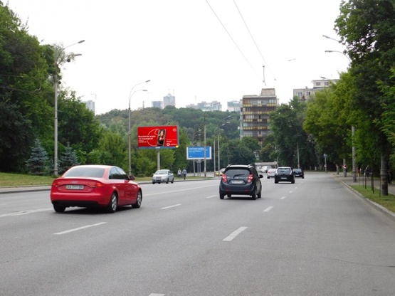 Фото рекламної площини за адресою Щусева Академика ул. 36 напротив