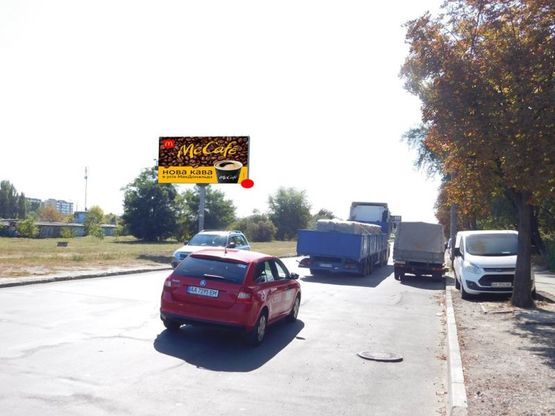 Фото рекламної площини за адресою Зодчих ул. 2 напротив