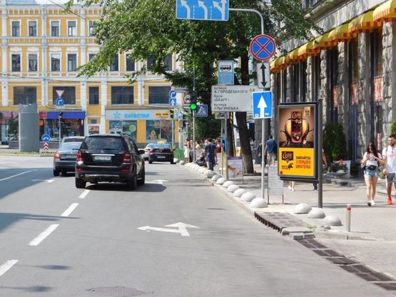 Фото рекламной плоскости по адресу Бессарабская площадь, 1