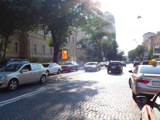 Фото рекламної площини за адресою Хмельницкого Богдана ул. 37