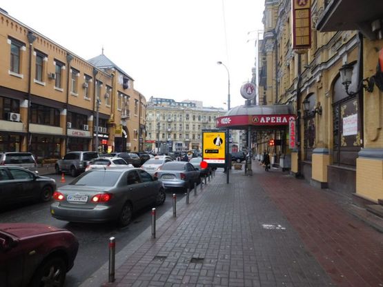 Фото рекламной плоскости по адресу Бессарабская площадь возле дома. 1/3 №2