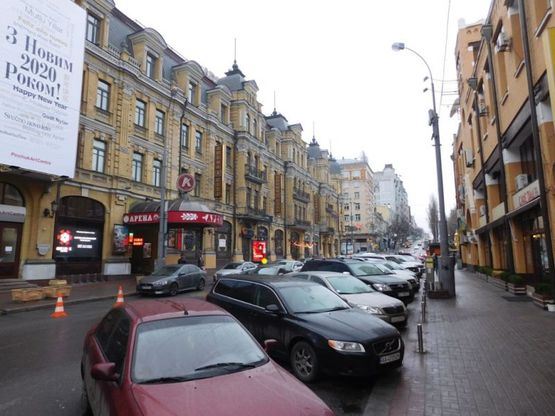 Фото рекламної площини за адресою Бессарабская площадь возле дома. 1/3 №2