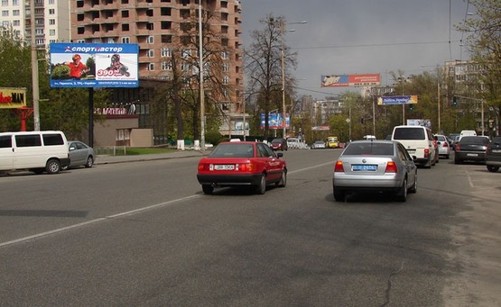 Фото рекламной плоскости по адресу Урицкого 24 (В)/напр.на ул.Жилянская,Южному терминалу Ж.Д.вокзала