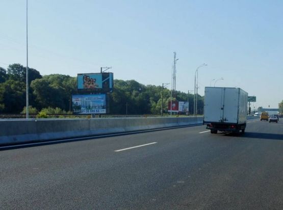 Фото рекламної площини за адресою Дніпровське шосе, поворот на с. Лісники, траса Н-01 "Київ-Знам'янка", км 20+650 ліво