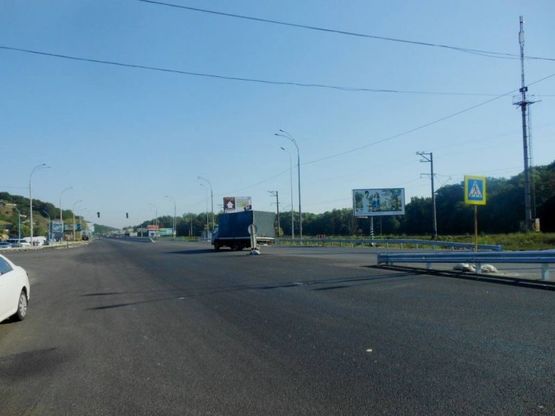 Фото рекламної площини за адресою Дніпровське шосе, поворот на с. Лісники, траса Н-01 "Київ-Знам'янка", км 20+680 ліво