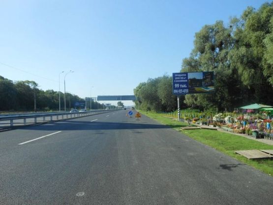Фото рекламной плоскости по адресу Дніпровське шосе, за поворотом на  с.Лісники,  траса Н-01 "Київ-Знам'янка", км 21+080 право
