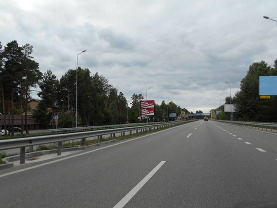 Фото рекламной плоскости по адресу Новообухівська траса, перед рестораном "Три мушкетери", км 28+350 право