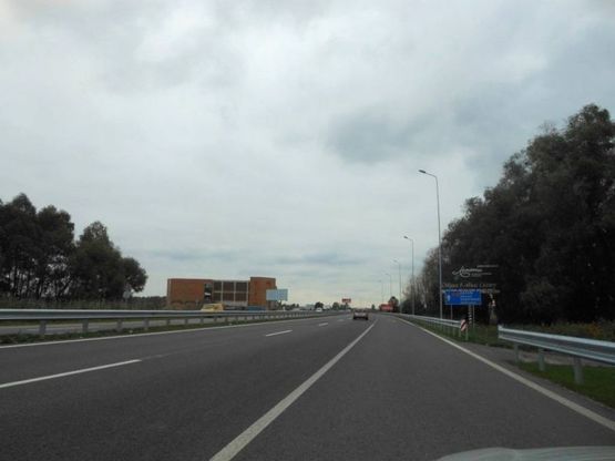 Фото рекламної площини за адресою Дніпровське шосе, разворот на Киев возле ТРЦ "Мегамаркет в Ходосіївці", "Киев-Обухов", км 23+950 право