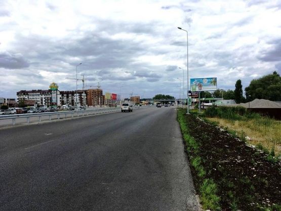 Фото рекламной плоскости по адресу Дніпровське шосе, поворот на с. Ходосеевка, напротив ТРЦ "Мегамаркет в Ходосіївці", "Киев-Обухов", км 23+750 лево