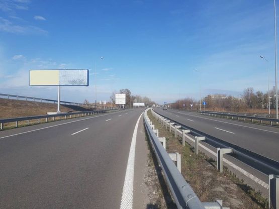 Фото рекламної площини за адресою км 43+600 праворуч (Н-01 Київ-Знам'янка), в'їзд в м.Обухів із Києва