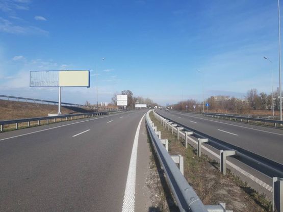 Фото рекламной плоскости по адресу км 43+600 праворуч (Н-01 Київ-Знам'янка), в'їзд в м.Обухів із Києва