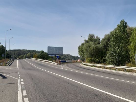 Фото рекламной плоскости по адресу початок вул. Промислова, міст через трасу Н-01 Київ-Знам'янка, на розі доріг на вул. Київська та повороту на Київ