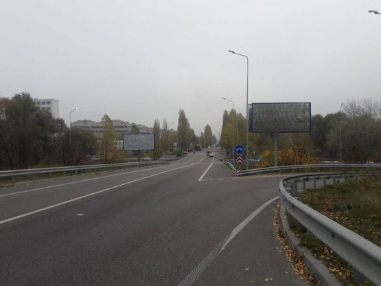 Фото рекламной плоскости по адресу м. Обухів, початок вул. Промислова, міст через трасу Н-01 Київ-Знамянка, на повороті на Київ