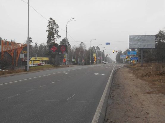 Фото рекламной плоскости по адресу Конча-Заспа, траса Р-02, км 29+750 право, навпроти супермаркету "FAVORE", АЗС "БРСМ"