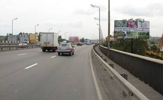 Фото рекламної площини за адресою Промышленная (южный мост) 9/2 (А) (разделитель) на Харьковскую пл