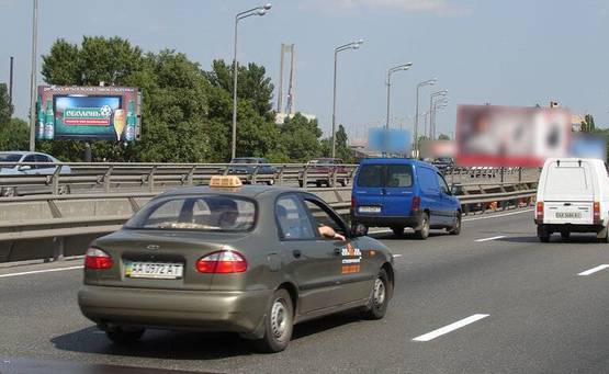 Фото рекламной плоскости по адресу Промышленная (южный мост) 9/2 (А) (разделитель) на Демеевскую пл